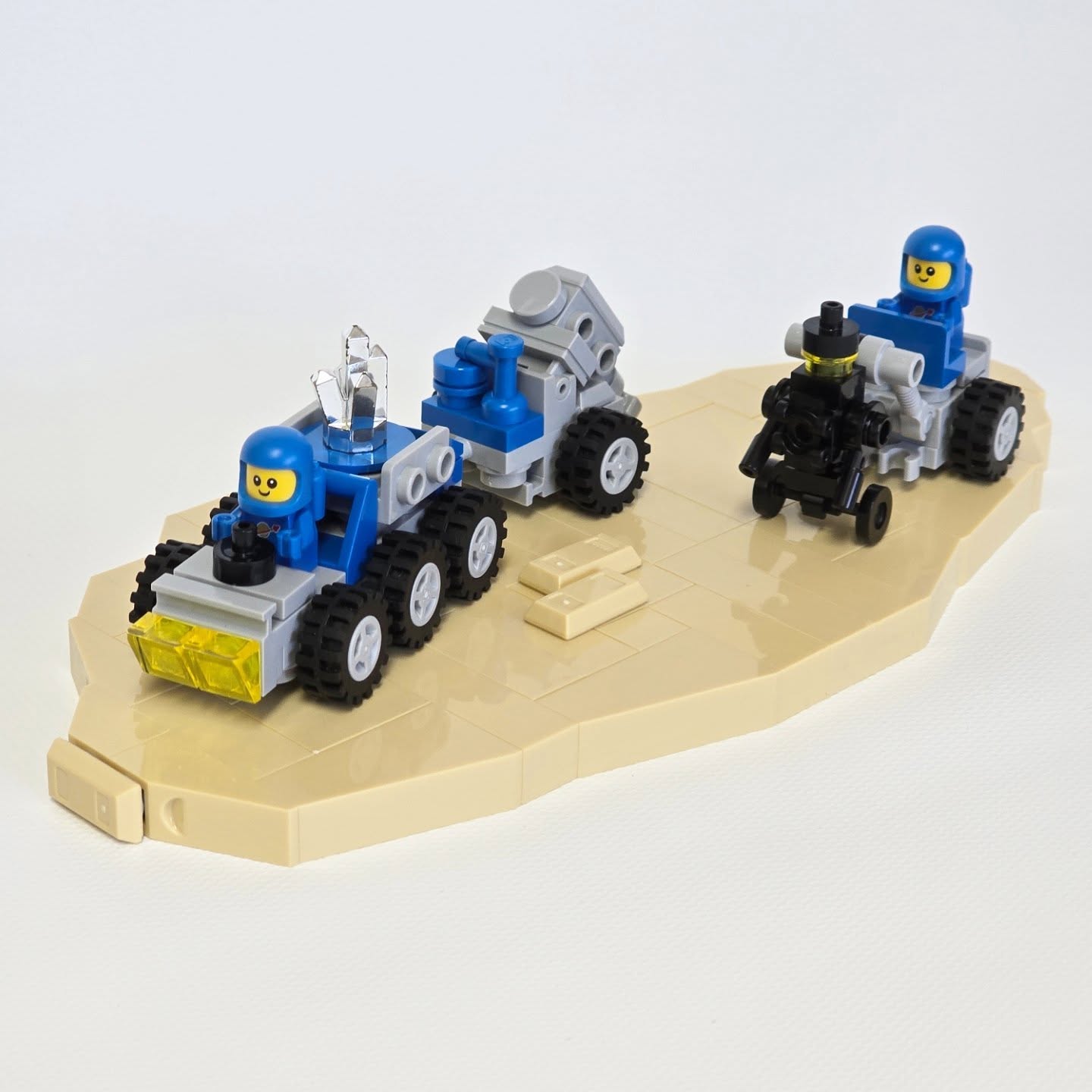 baby-scale Lego classic space rovers