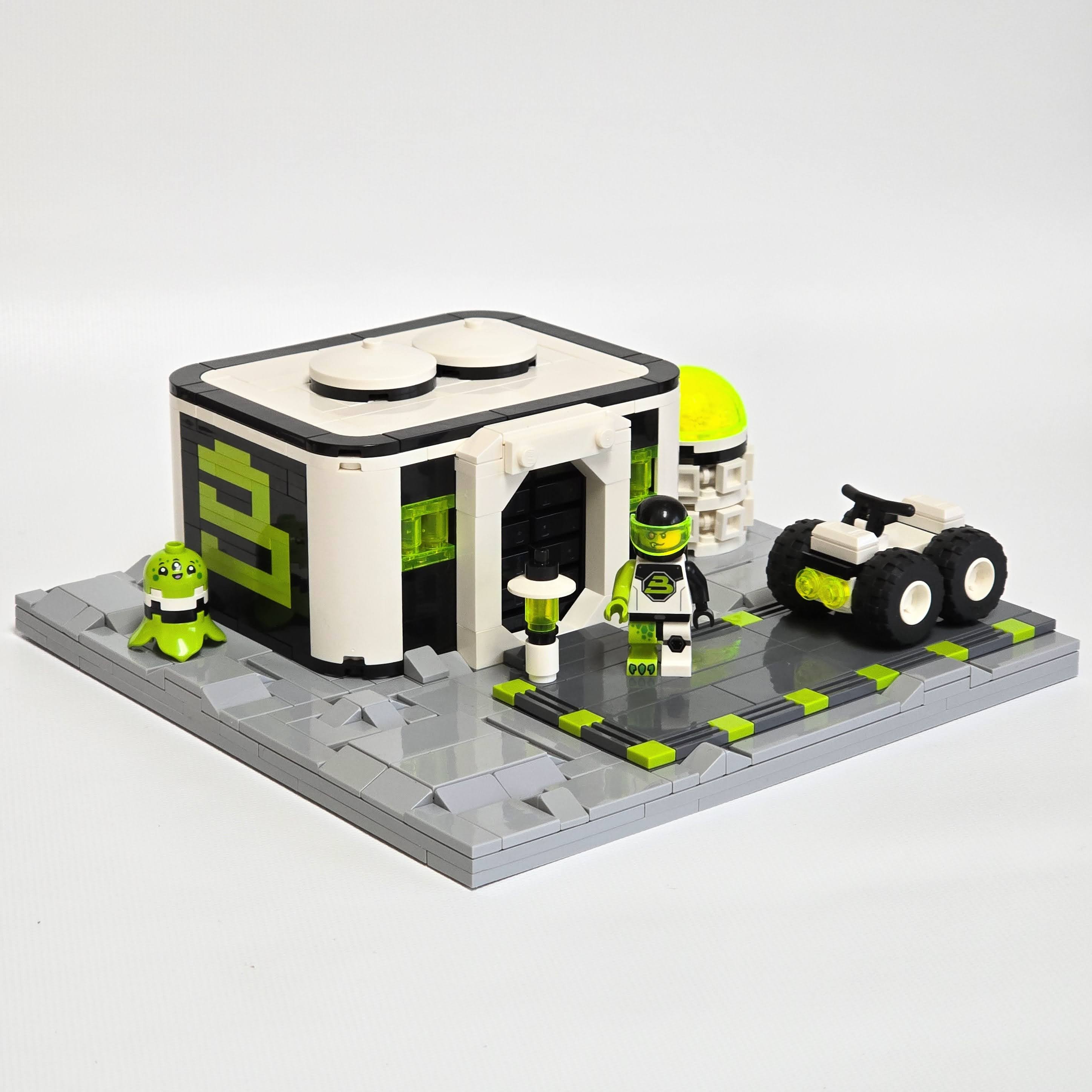 Lego Blacktron II moon base, created by Alex Lyman